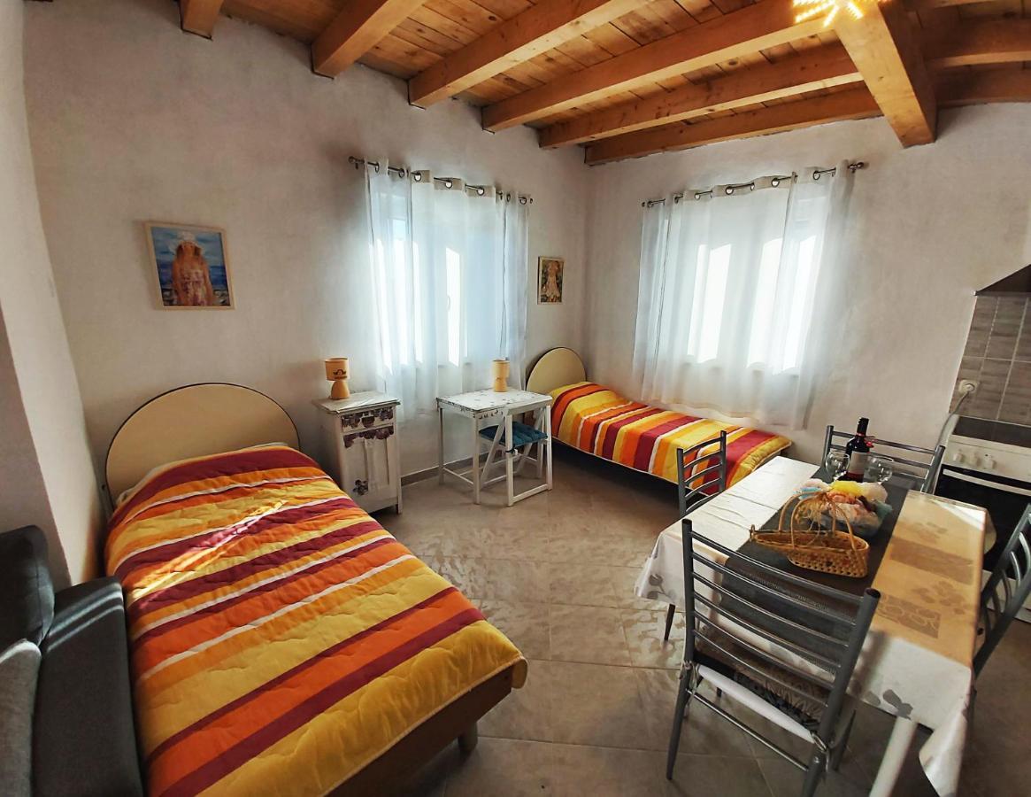 Apartments With A Parking Space Sali, Dugi Otok - 8181 Exterior foto